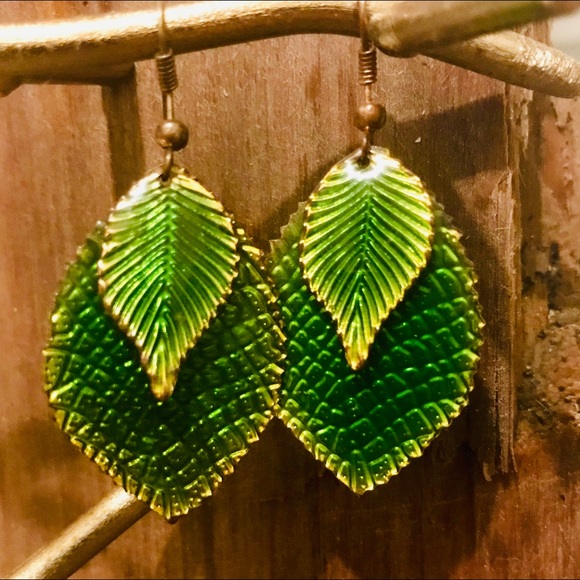 Free People 🍃Leaf Hugger🍃 Earrings